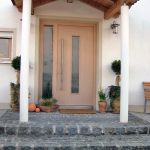 Haustüre mit Vordach