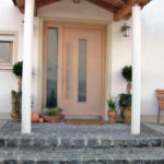 Haustüre mit Vordach